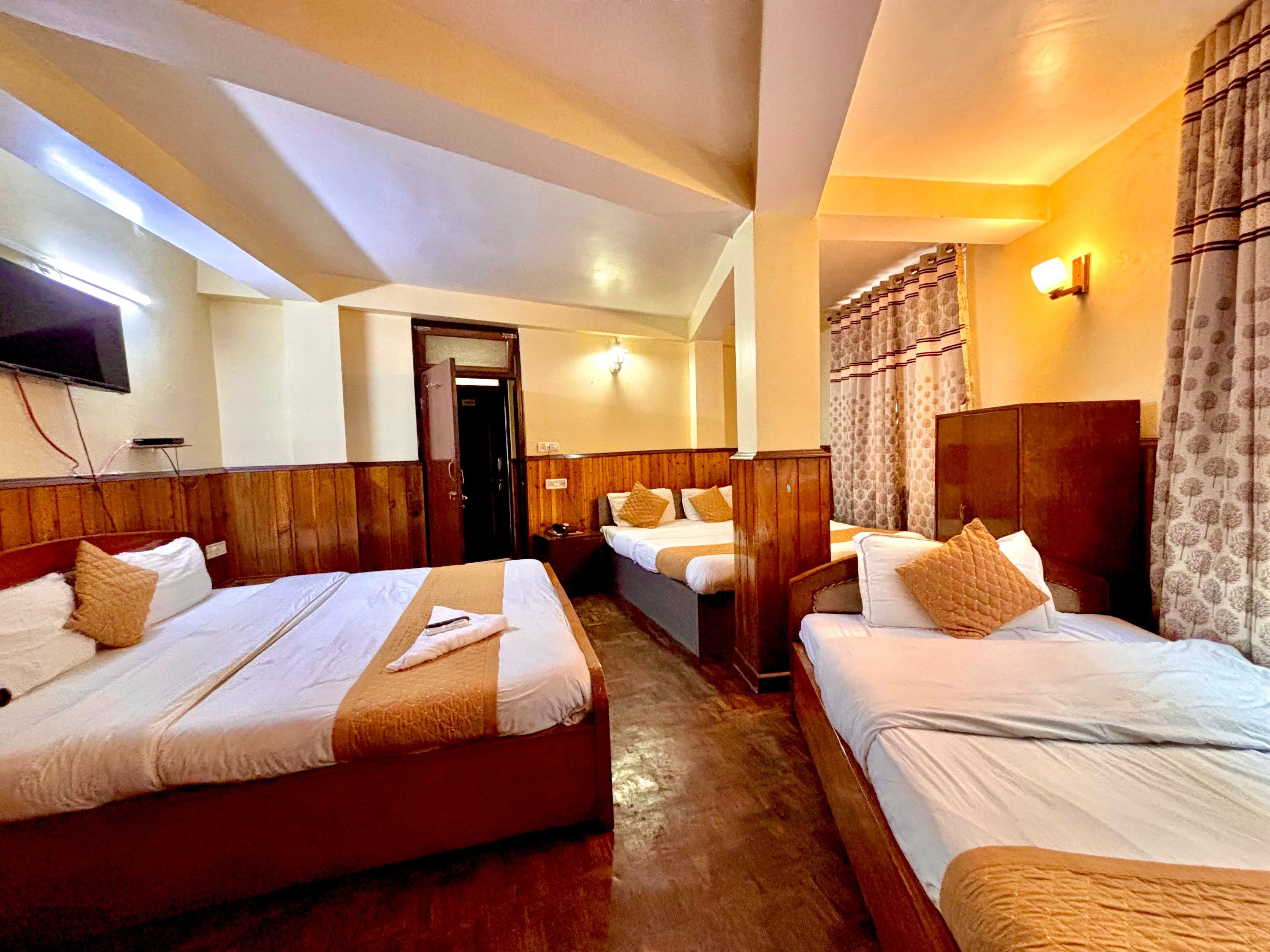 EXECUTIVE FIVE BED - Photo 1