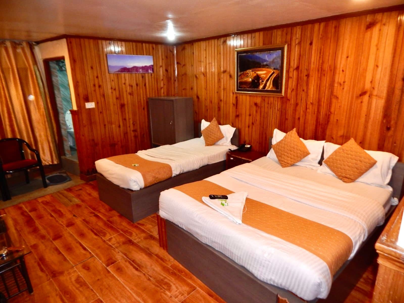 EXECUTIVE TRIPLE BED - Photo 1